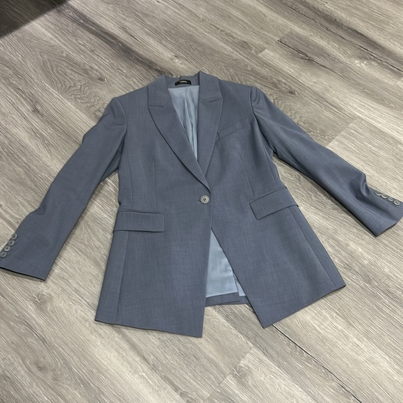 Tailored Theory pant suit in powder blue - Picture 10 of 11